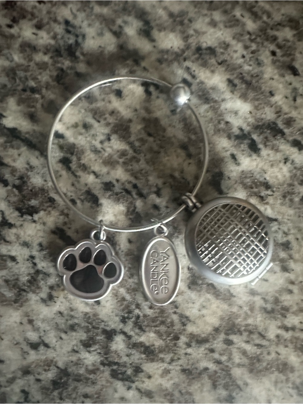 Yankee candle car air freshener with pet charm